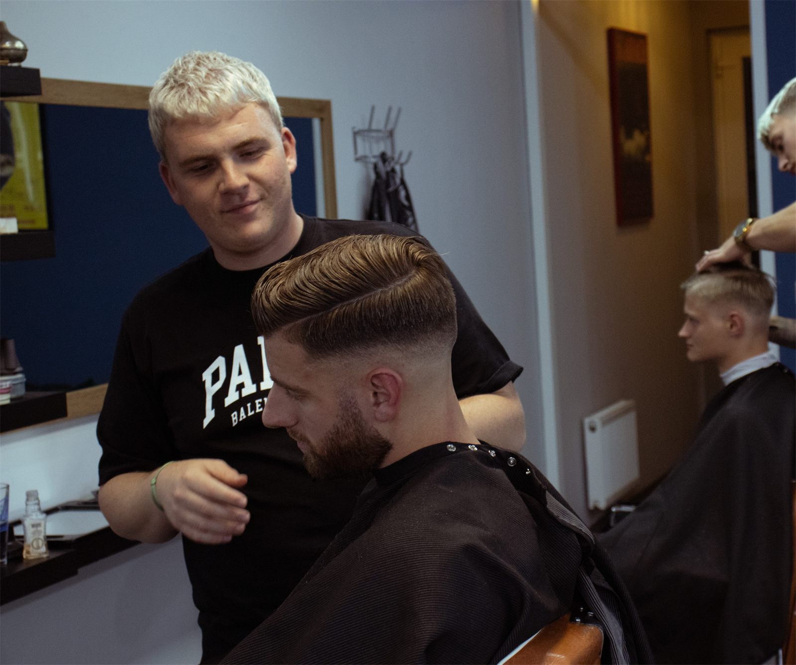 Barbier aan het werk bij De Barber
