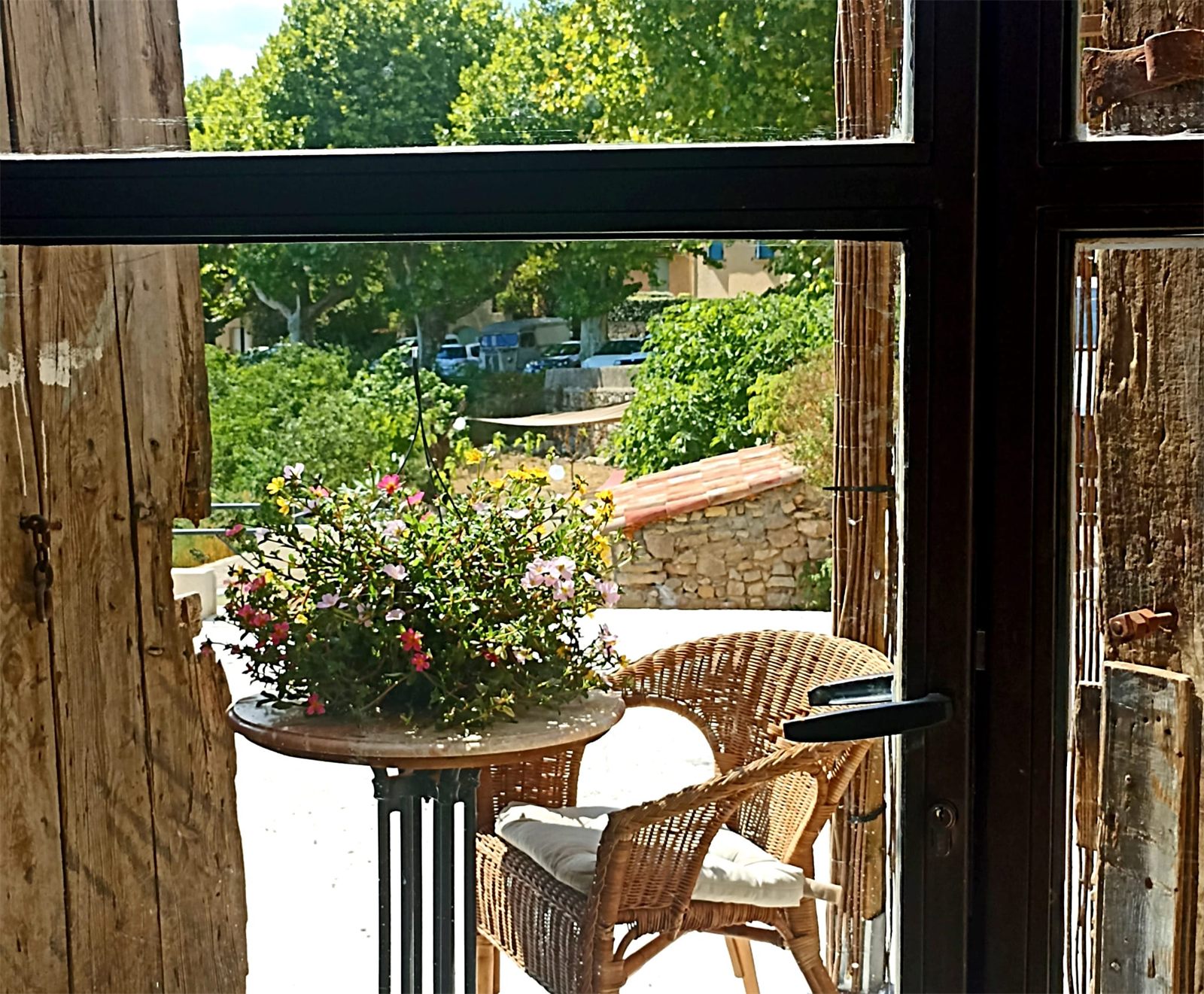Uitzicht vanaf Olly Auberge des Arts in de Provence